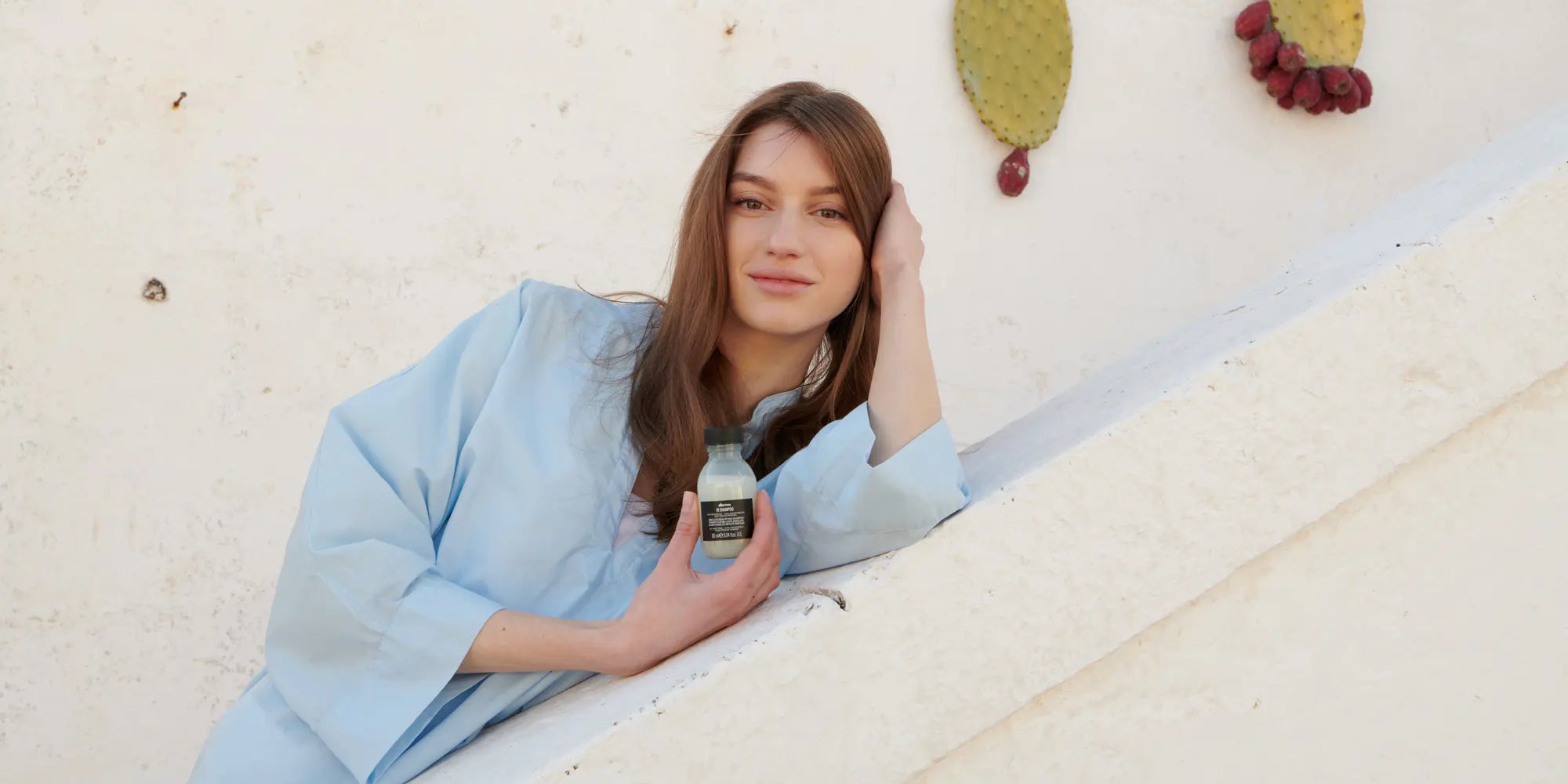 Travel size idealne na wakacje – jak zadbać o włosy w podróży
