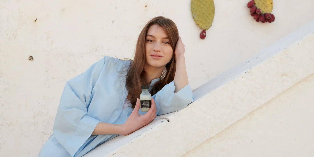 Travel size idealne na wakacje – jak zadbać o włosy w podróży