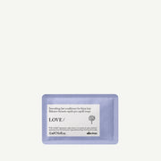 Davines LOVE Smoothing Conditioner 12 ml – wygładzenie, blask i łatwe rozczesywanie włosów