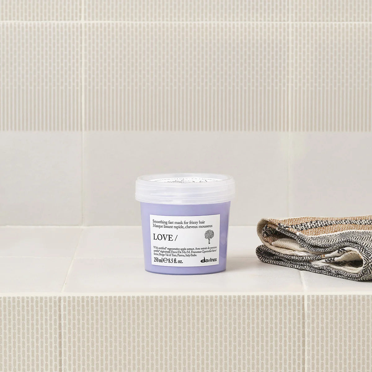 DAVINES NEW ESSENTIAL HAIRCARE maska do włosów LOVE Smoothing Mask 250 ml