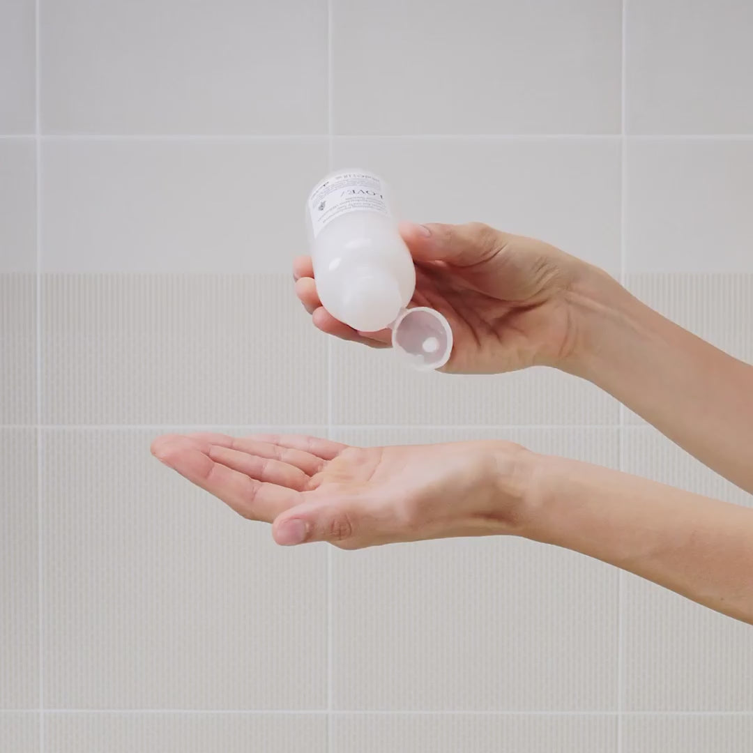 Załaduj wideo: DAVINES NEW ESSENTIAL HAIRCARE nawilżający krem do włosów LOVE CURL Cream 150 ml