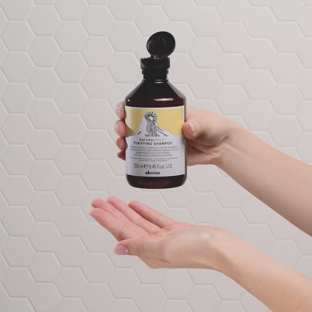Załaduj wideo: DAVINES NATURALTECH szampon do włosów i skóry głowy Purifying Shampoo 250 ml
