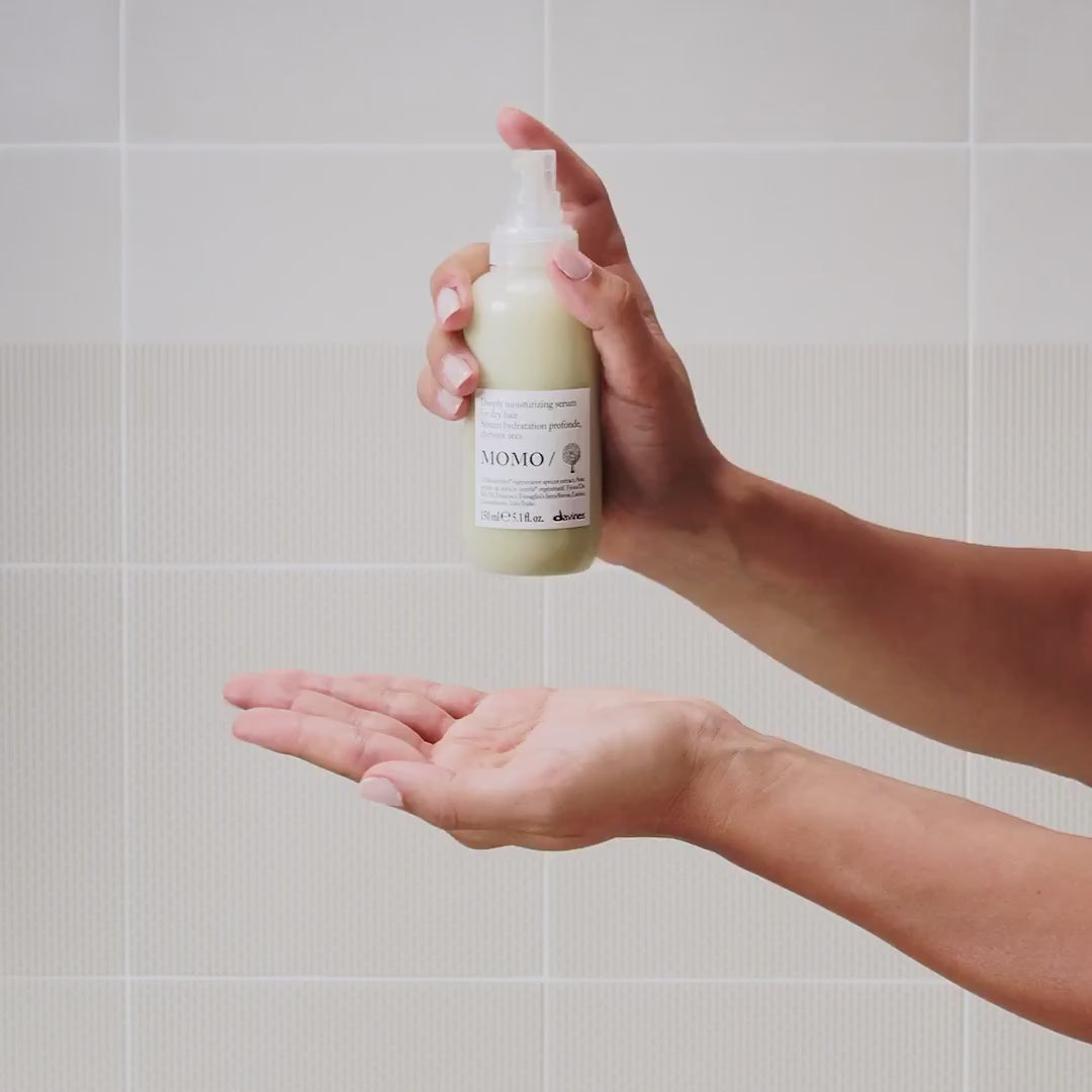Załaduj wideo: DAVINES NEW ESSENTIAL HAIRCARE serum do włosów MOMO Quenching Fluid 150 ml