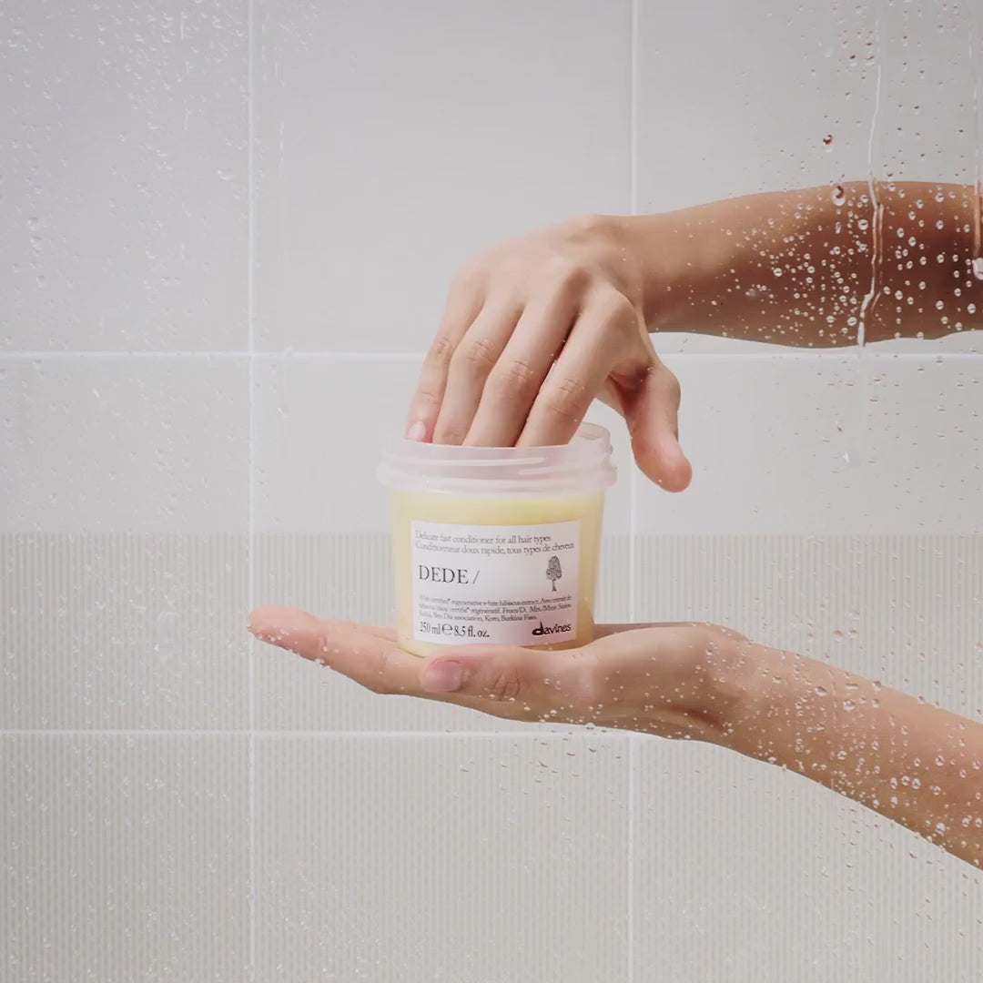 Załaduj wideo: DAVINES NEW ESSENTIAL HAIRCARE odżywka do włosów DEDE Conditioner 250 ml
