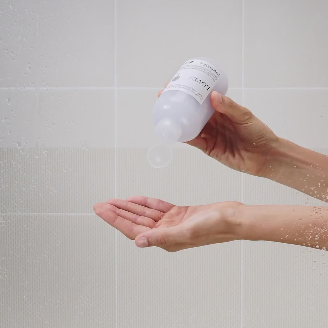 Załaduj wideo: DAVINES NEW ESSENTIAL HAIRCARE szampon do włosów LOVE Smoothing Shampoo
