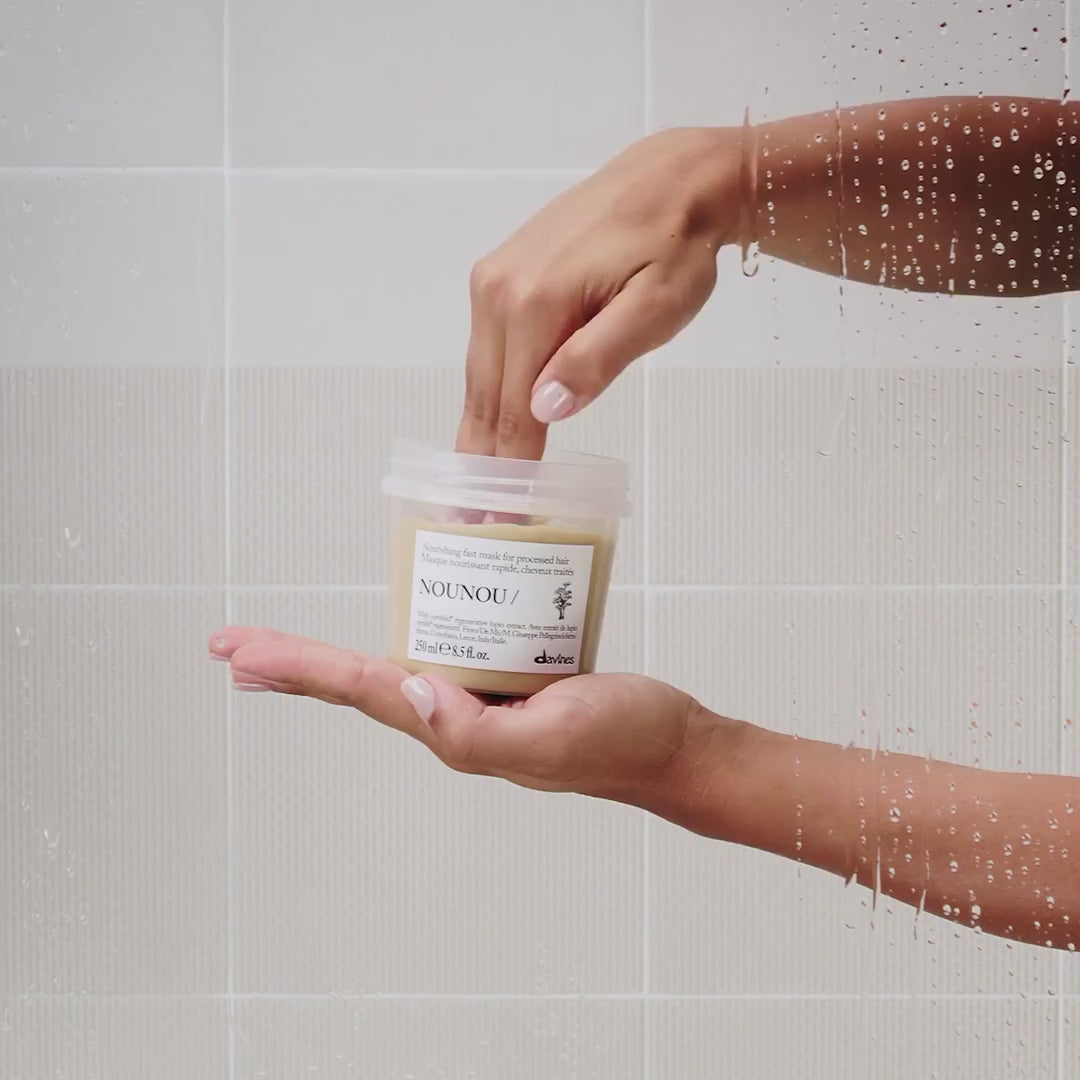 Załaduj wideo: DAVINES NEW ESSENTIAL HAIRCARE maska do włosów NOUNOU Hair Mask 250 ml
