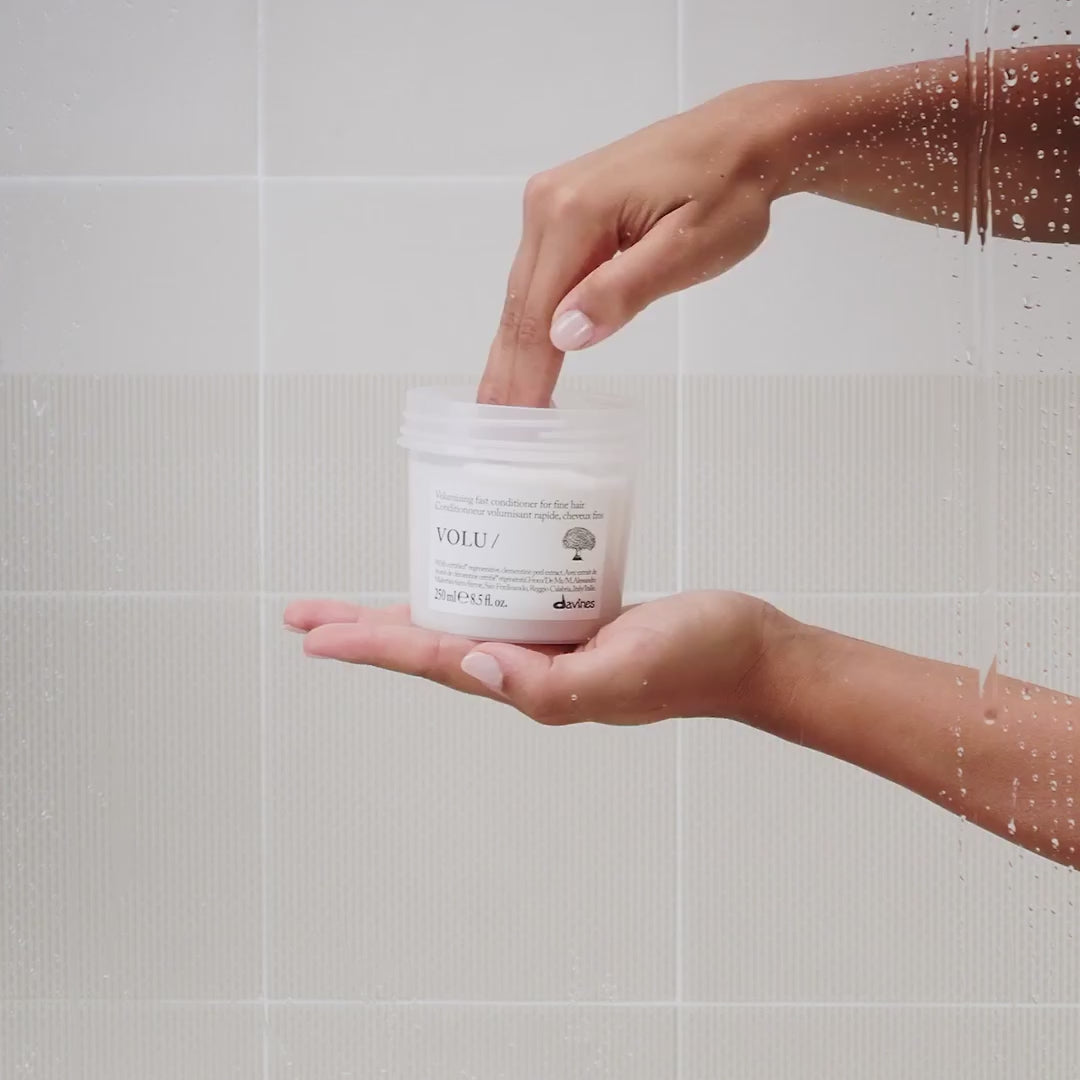 Załaduj wideo: DAVINES NEW ESSENTIAL HAIRCARE odżywka do włosów VOLU Conditioner 250 ml