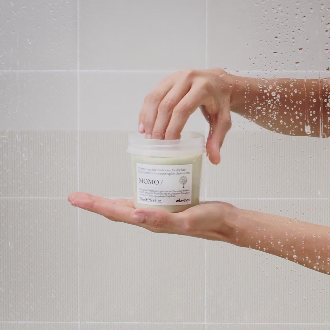 Załaduj wideo: DAVINES NEW ESSENTIAL HAIRCARE odżywka do włosów MOMO Conditioner 250 ml